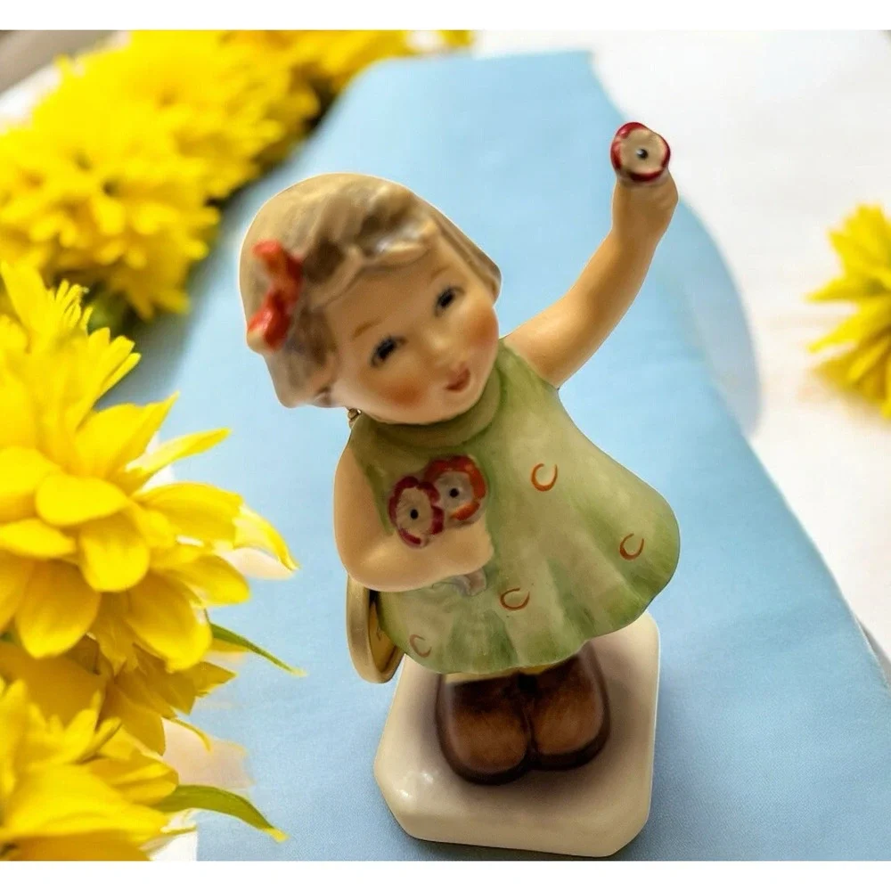 1994 Hummel Goebel Forever Yours Young Girl Figurine 793 Germany Vintage Decor‎